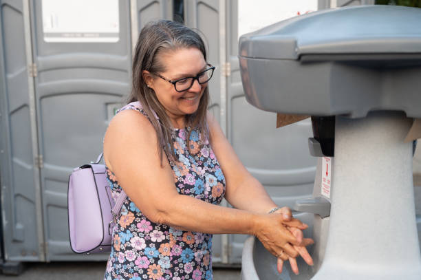 Best Portable toilet rental cost  in Benton, IL