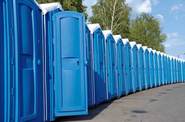 Best Porta potty delivery and setup  in Benton, IL